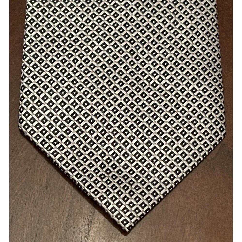 Leonardo , NY Hand Made 100% Microfiber Men’s Neck Tie Made In China